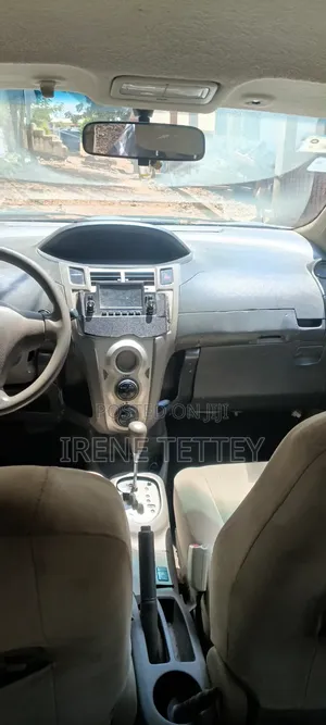 Toyota Vitz 1.0 FWD 5dr 2010 Blue