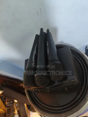 AKG Perception Wireless Vocal Microphone System