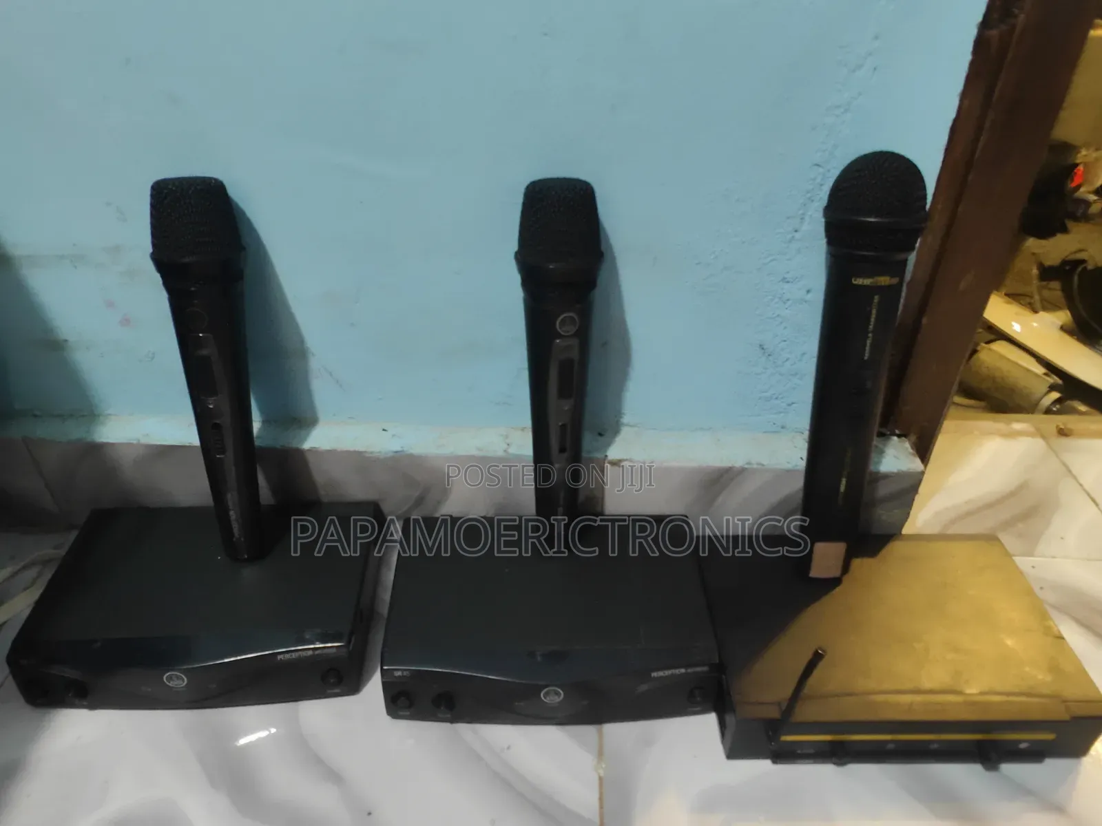 AKG Perception Wireless Vocal Microphone System