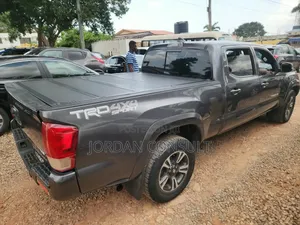 Toyota Tacoma 2018 Gray