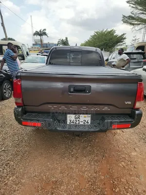 Toyota Tacoma 2018 Gray