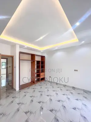 2bdrm Duplex in American House for sale