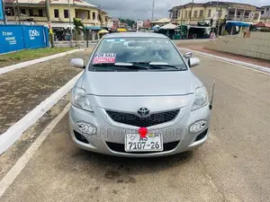 Toyota Corolla Base 4dr Sedan (1.8L 4cyl 5M) 2010 Silver