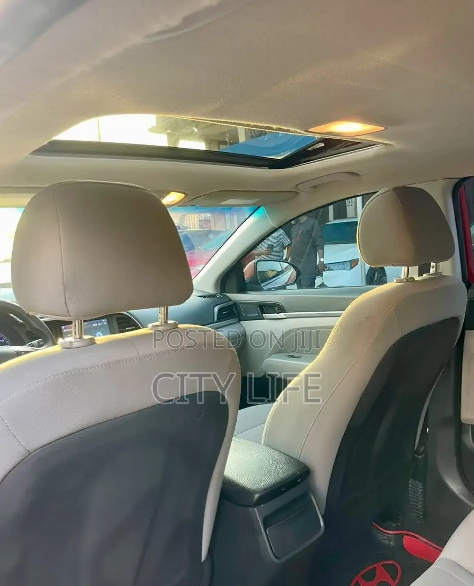 Hyundai Elantra 2020 Red