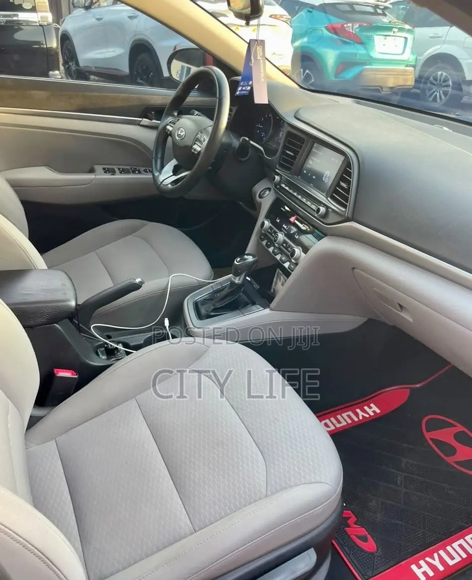 Hyundai Elantra 2020 Red
