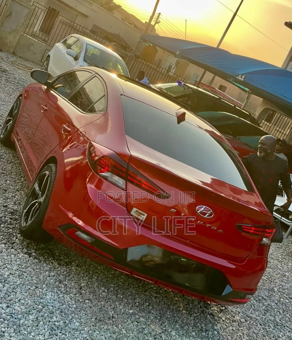Hyundai Elantra 2020 Red