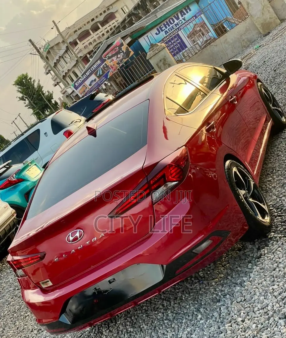 Hyundai Elantra 2020 Red
