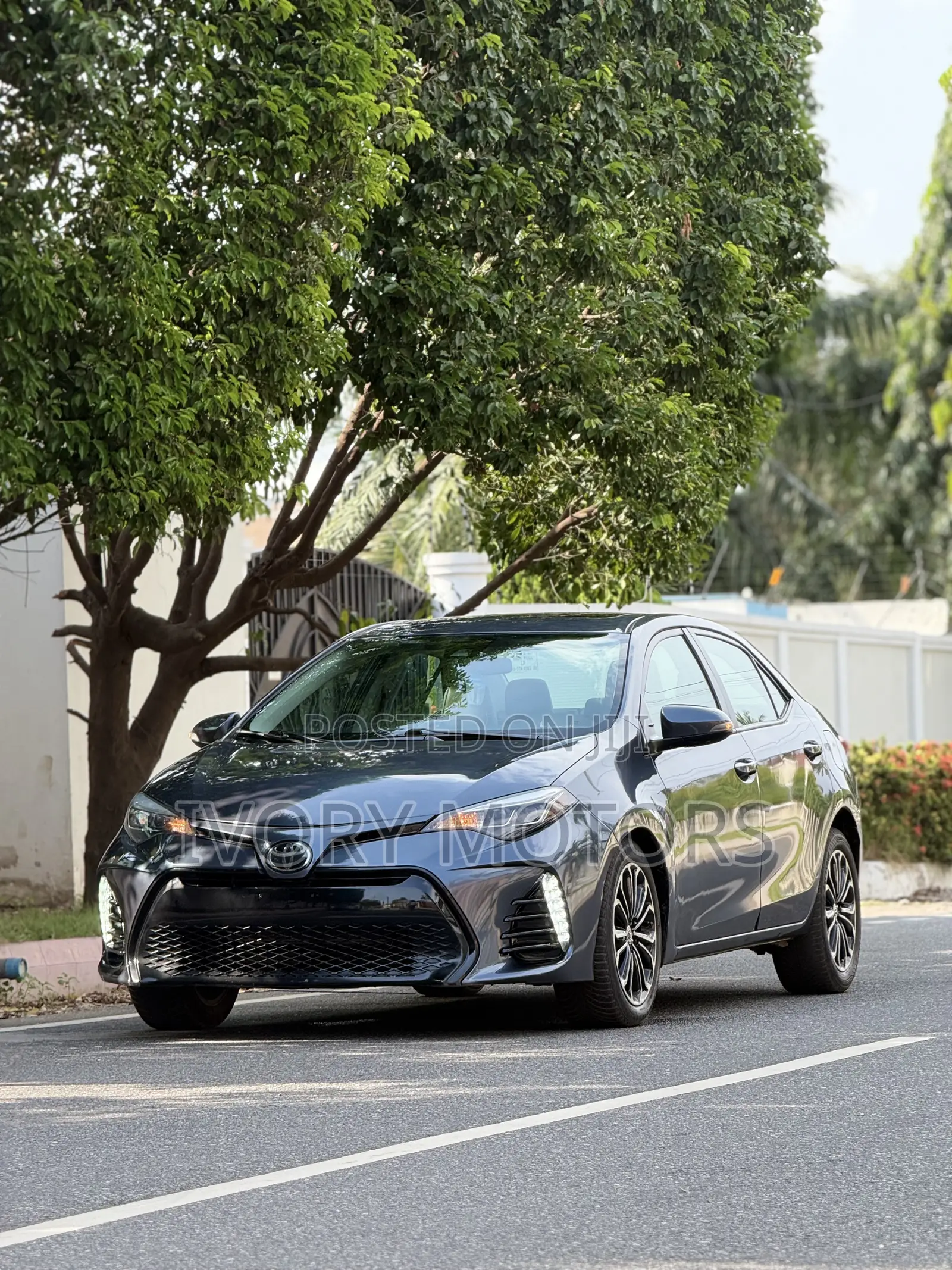Toyota Corolla XSE 4dr Sedan (1.8L 4cyl CVT) 2017 Gray