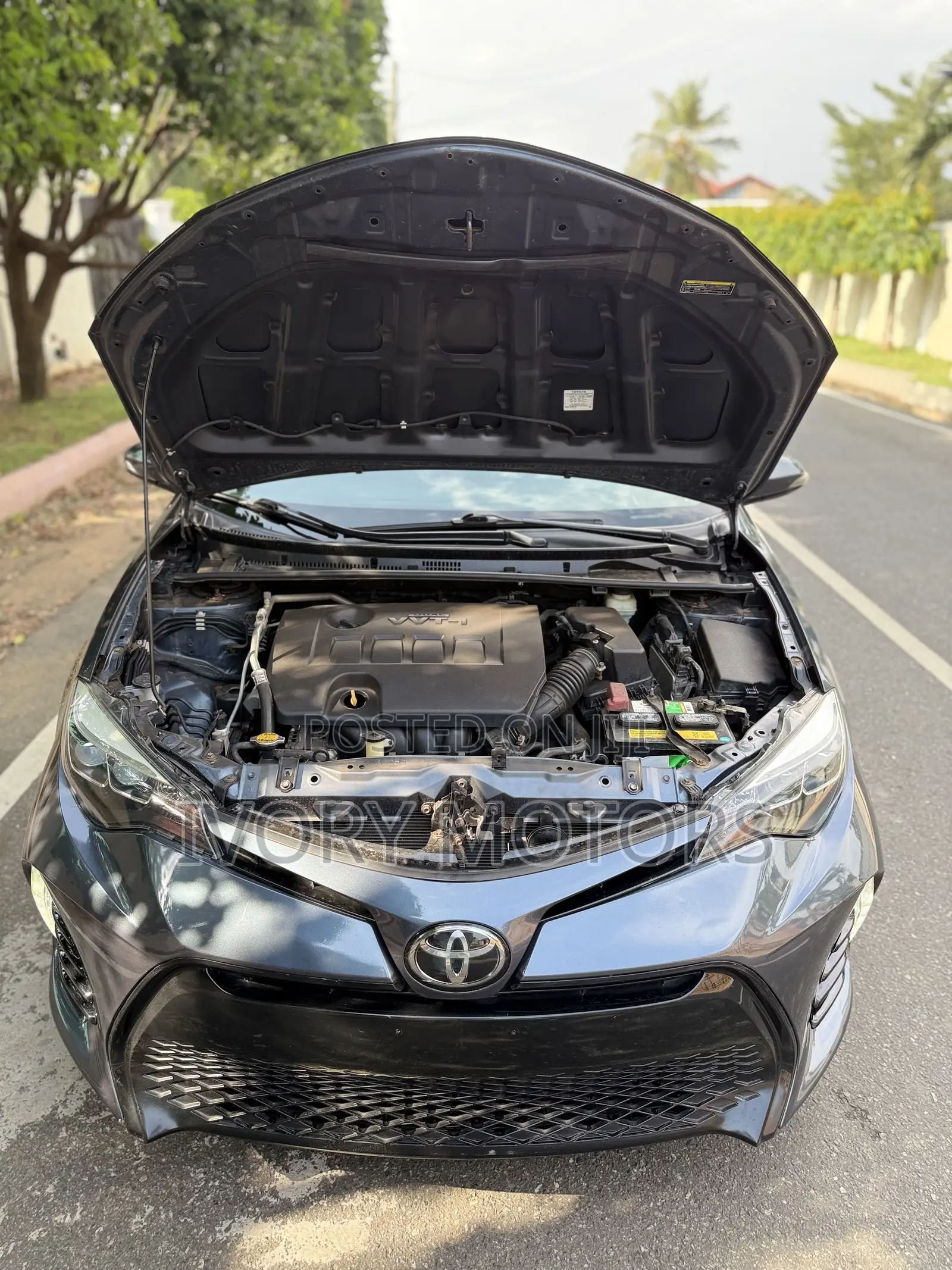 Toyota Corolla XSE 4dr Sedan (1.8L 4cyl CVT) 2017 Gray