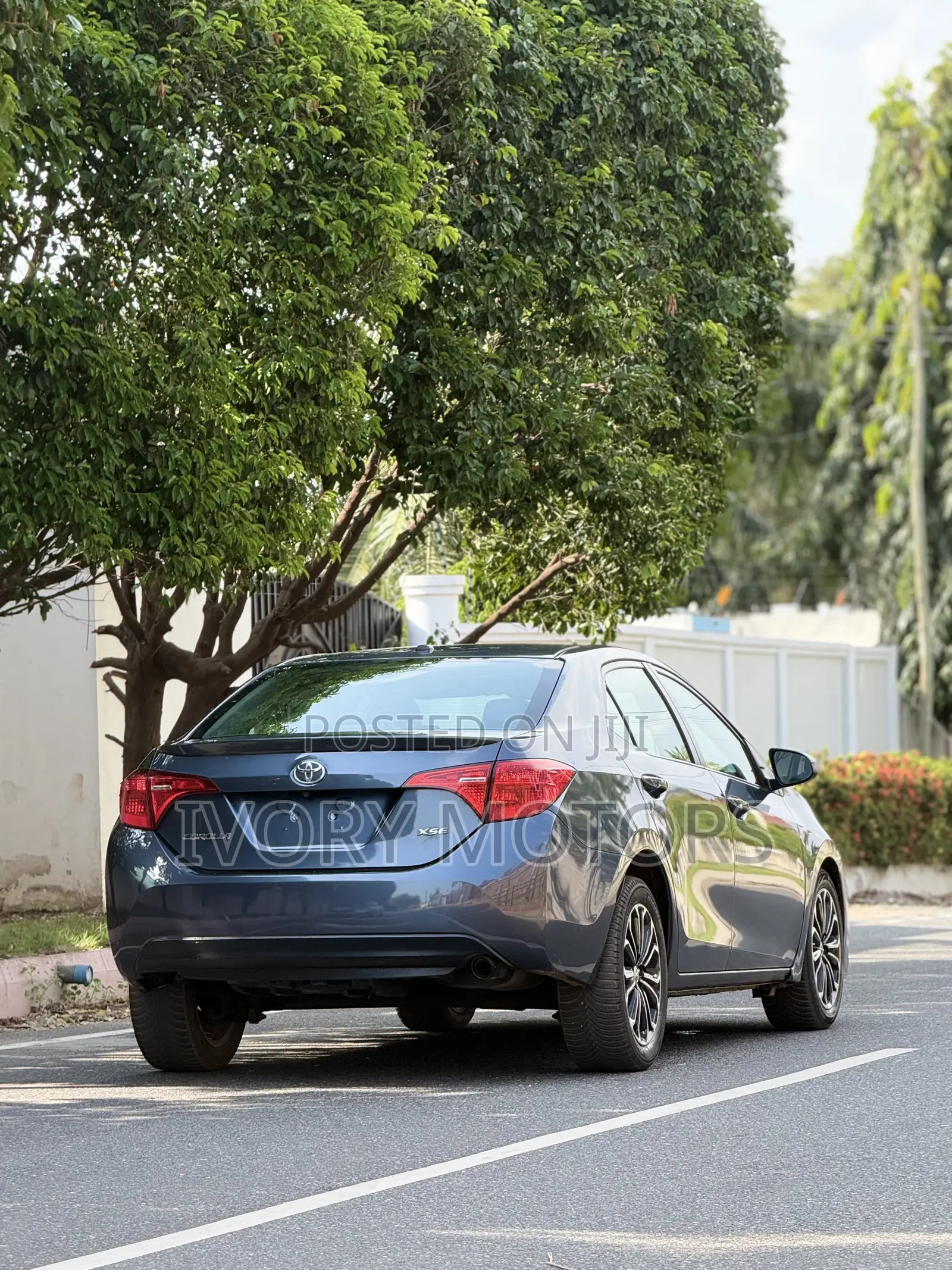 Toyota Corolla XSE 4dr Sedan (1.8L 4cyl CVT) 2017 Gray