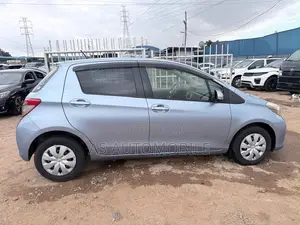Toyota Vitz 1.3 FWD 5dr 2013 Blue