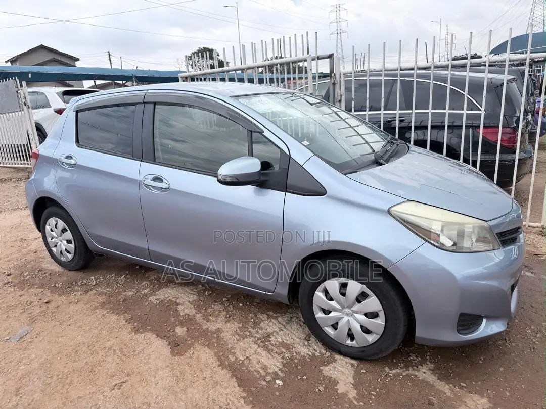 Toyota Vitz 1.3 FWD 5dr 2013 Blue