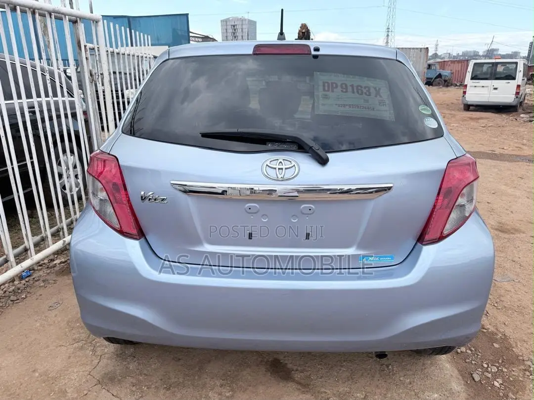 Toyota Vitz 1.3 FWD 5dr 2013 Blue