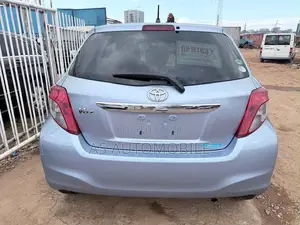 Toyota Vitz 1.3 FWD 5dr 2013 Blue