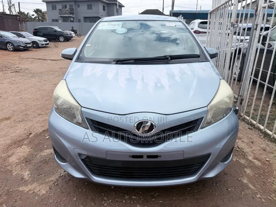 Toyota Vitz 1.3 FWD 5dr 2013 Blue