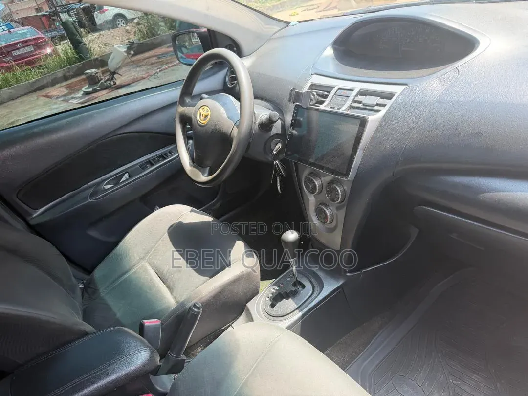 Toyota Yaris 2012 Burgundy