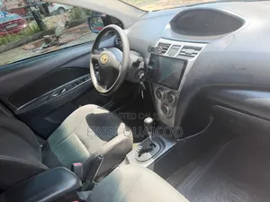 Toyota Yaris 2012 Burgundy