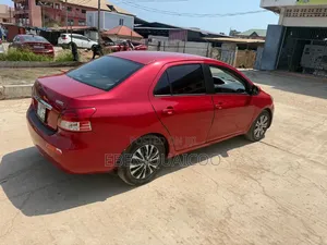 Toyota Yaris 2012 Burgundy
