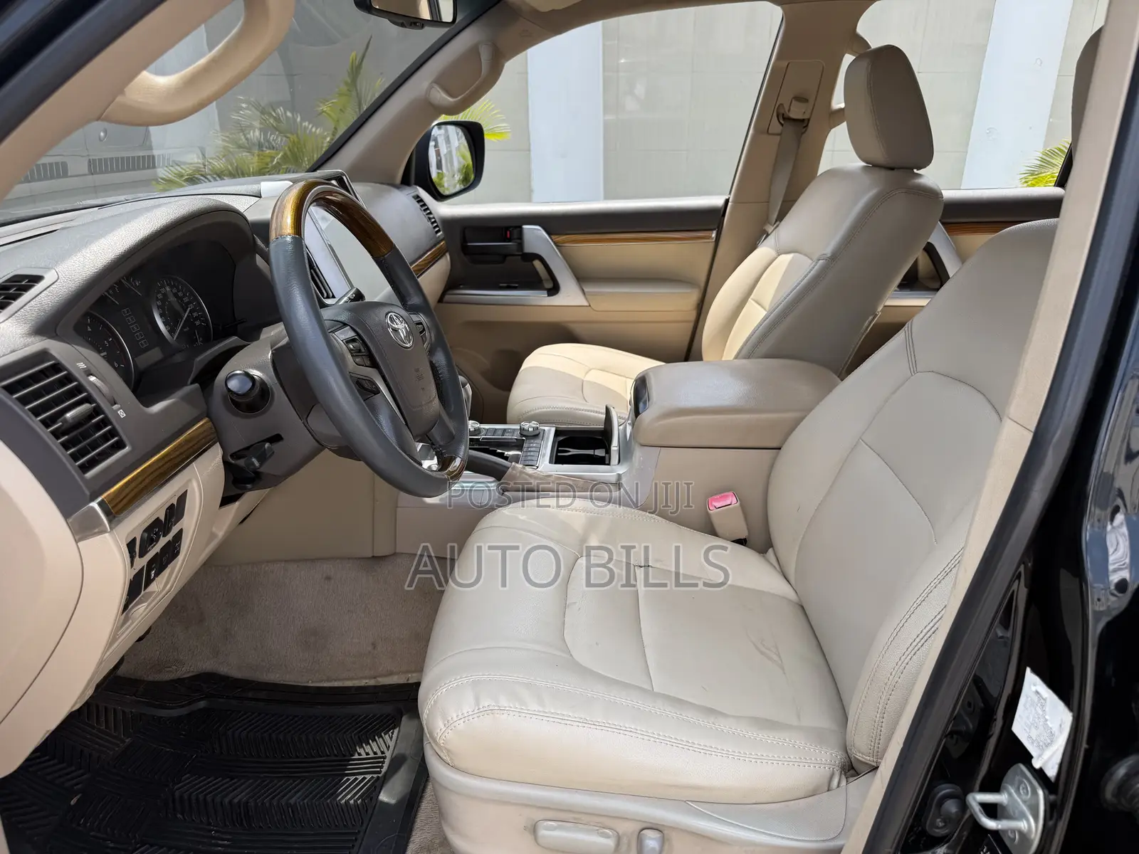 Toyota Land Cruiser 5.7 V8 2014 Black