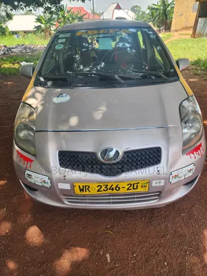 Toyota Vitz 1.3 AWD 5dr 2010 Silver