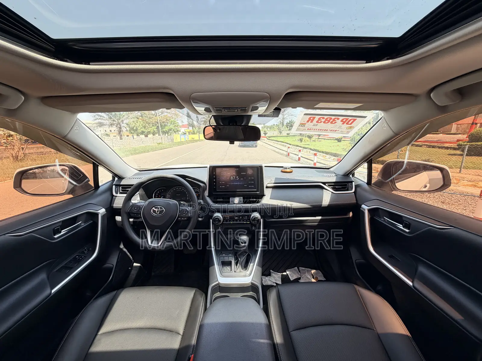 Toyota RAV4 XLE FWD 2020 White