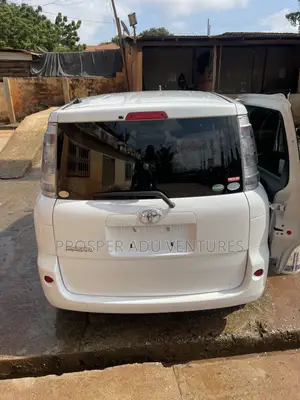 Toyota Sienta 1.5 FWD 2013 White