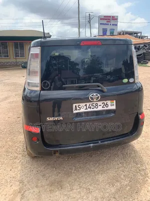 Toyota Sienta 1.5 FWD 2014 Black