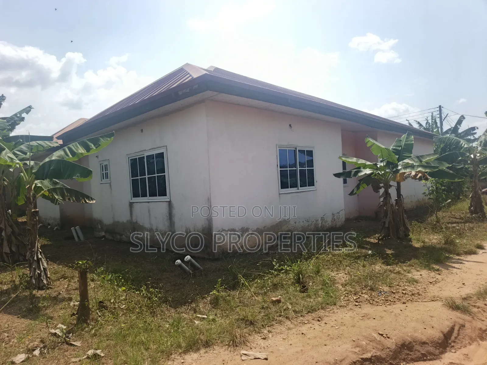 4bdrm House in Koforidua Mile 50, New-Juaben Municipal for sale