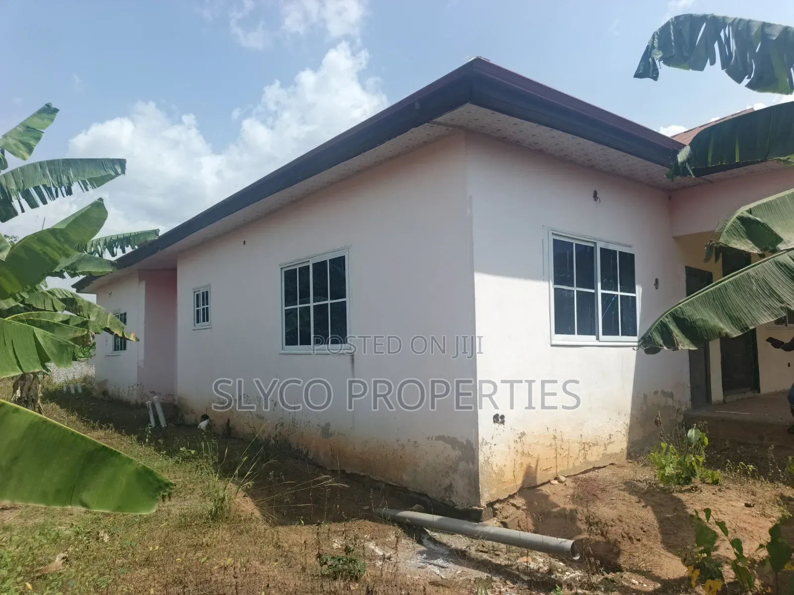 4bdrm House in Koforidua Mile 50, New-Juaben Municipal for sale