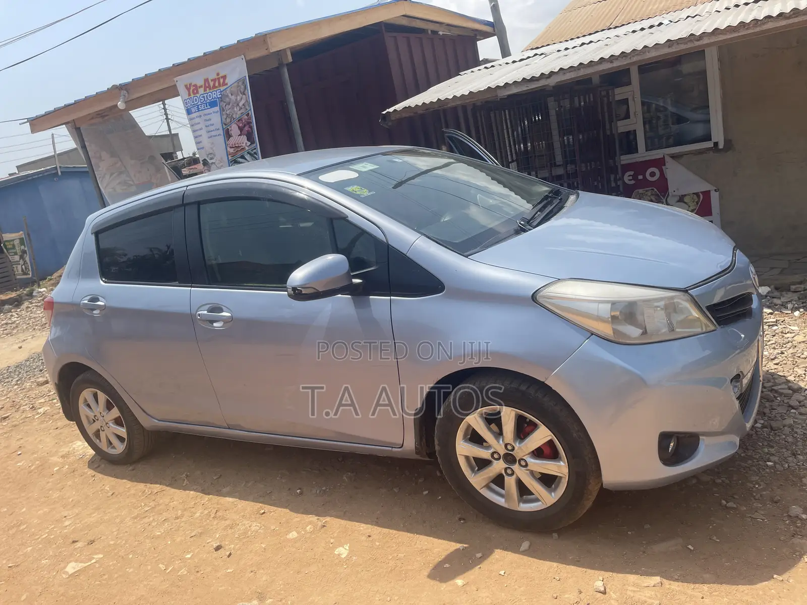 Toyota Vitz 1.3 AWD 3dr 2013 Green