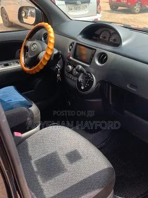 Toyota Sienta 1.5 FWD 2014 Black