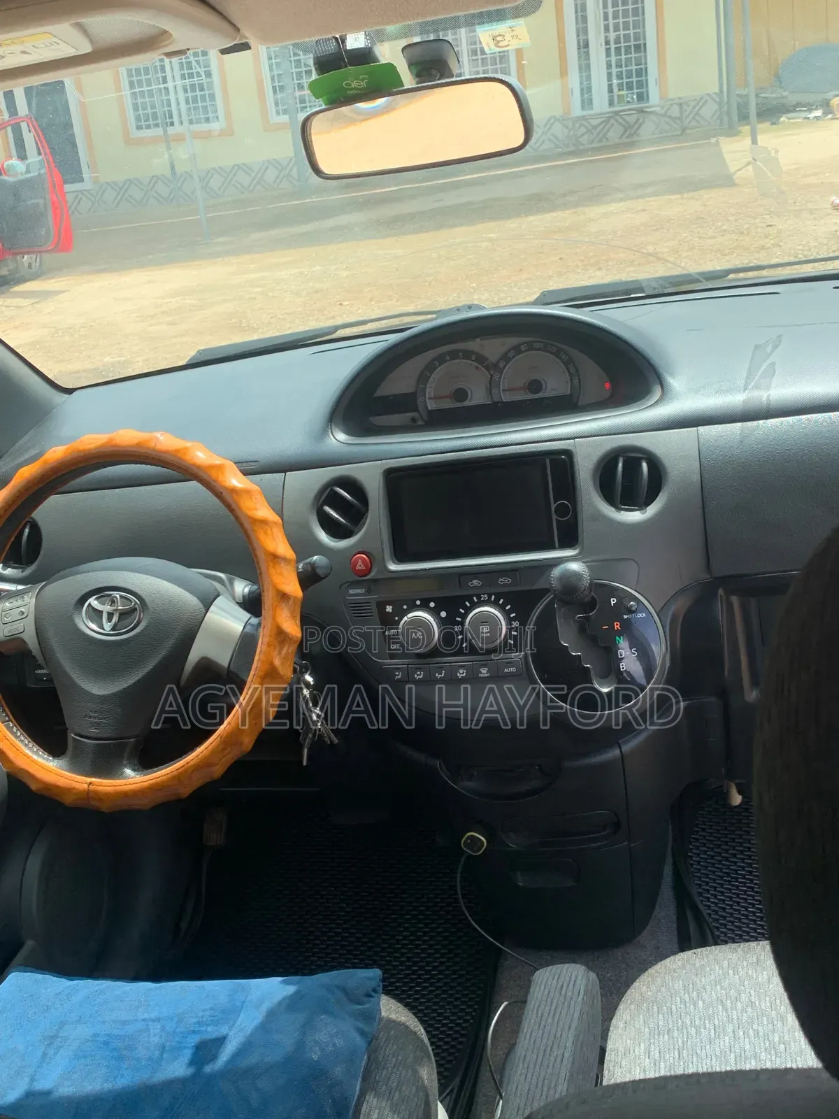 Toyota Sienta 1.5 FWD 2014 Black