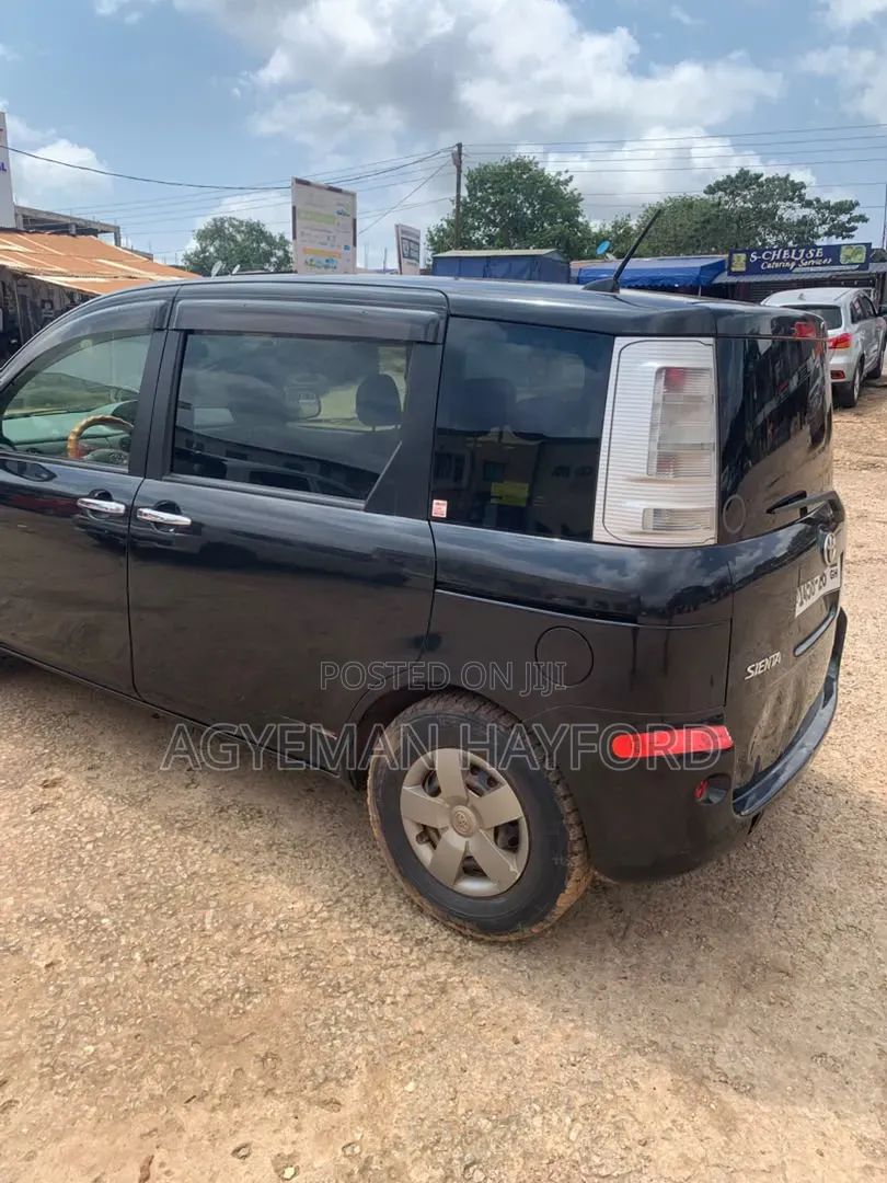 Toyota Sienta 1.5 FWD 2014 Black
