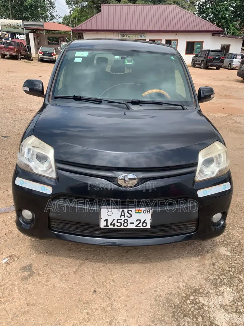 Toyota Sienta 1.5 FWD 2014 Black