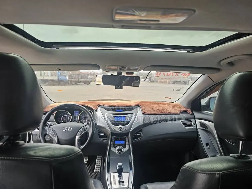 Hyundai Elantra 2016 White