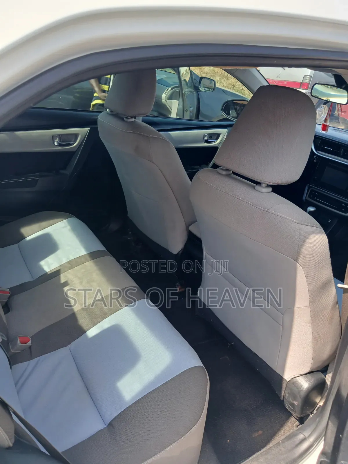 Toyota Corolla LE (1.8L 4cyl 2A) 2019 White