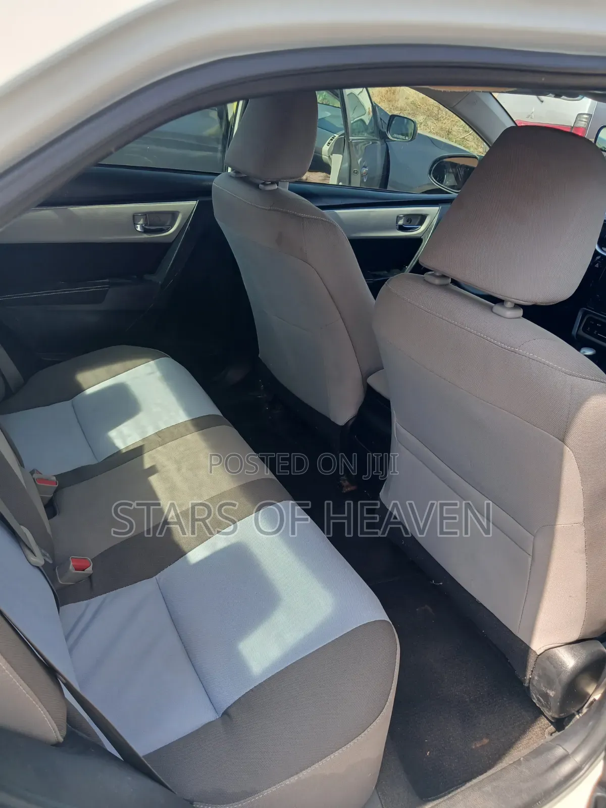 Toyota Corolla LE (1.8L 4cyl 2A) 2019 White