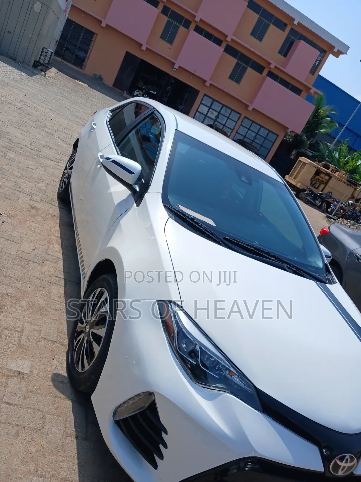 Toyota Corolla LE (1.8L 4cyl 2A) 2019 White