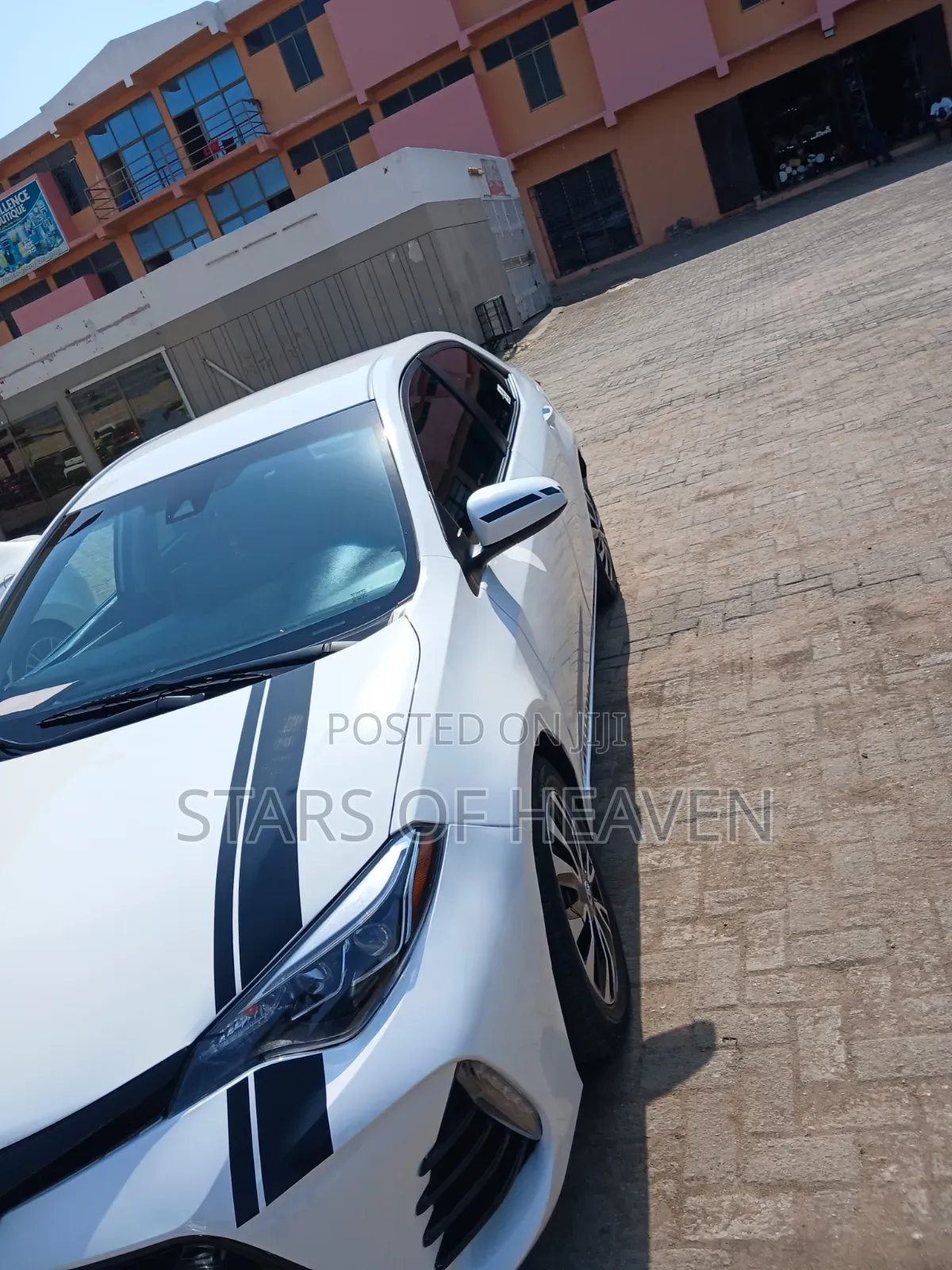 Toyota Corolla LE (1.8L 4cyl 2A) 2019 White