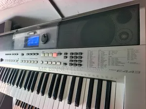 Yamaha PSR E443