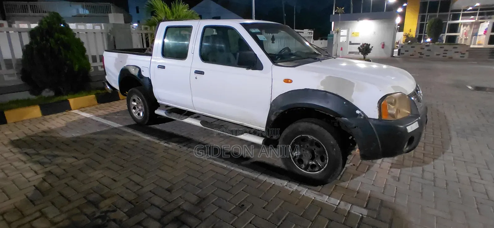 Nissan Hardbody 2012 White
