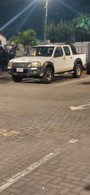 Nissan Hardbody 2012 White