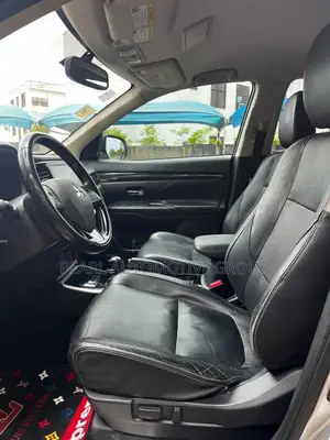 Mitsubishi Outlander 2018 Silver