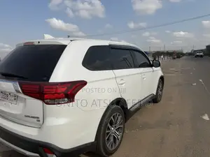 Mitsubishi Outlander 2019 White