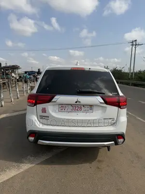 Mitsubishi Outlander 2019 White