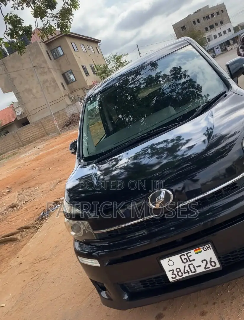 Toyota Voxy V 2WD 8-Seater 2012 Black