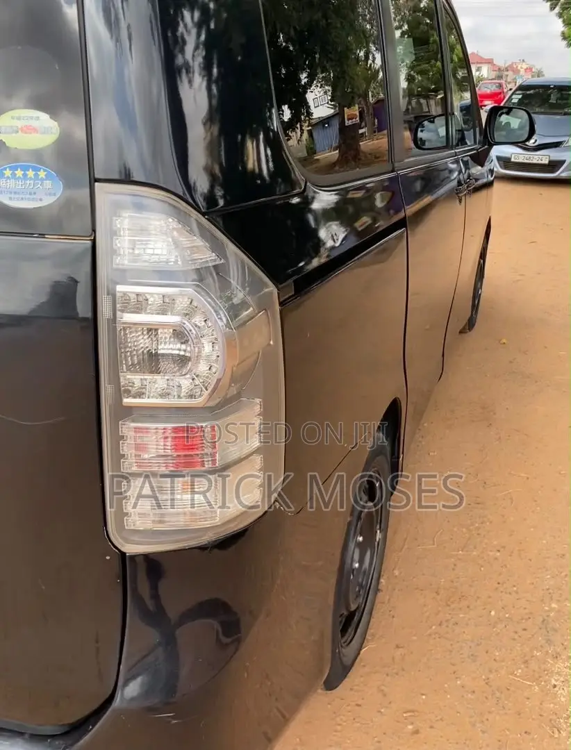 Toyota Voxy V 2WD 8-Seater 2012 Black