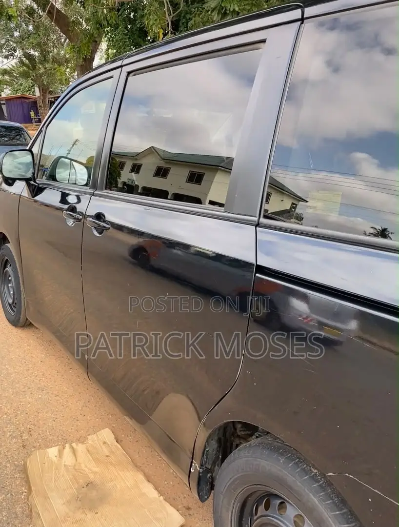 Toyota Voxy V 2WD 8-Seater 2012 Black