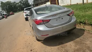 Hyundai Elantra Limited Sedan FWD (1.8L 4cyl 6A) 2016 Silver