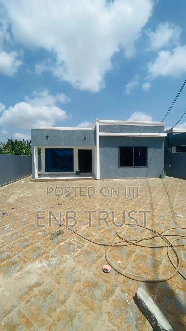 3bdrm House in Amormorley Junction, Pokuase for sale